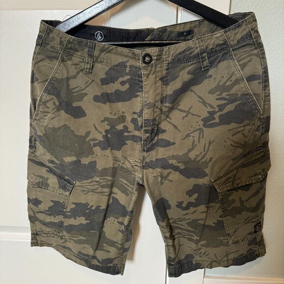 Volcom | Men's Camo Shorts | Size 32 - Picture 1 of 4